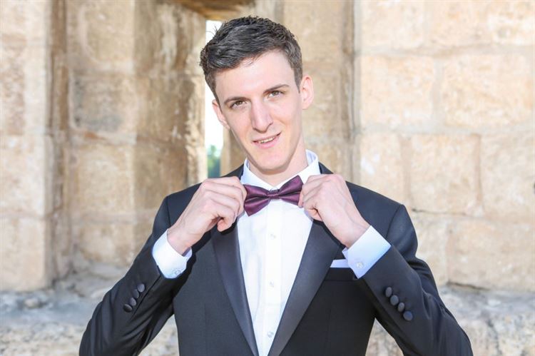 מי היה מאמין? עזרה לבחור מתלבט, והפכה לאשתו 11