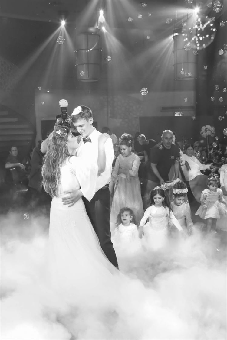 מי היה מאמין? עזרה לבחור מתלבט, והפכה לאשתו 18