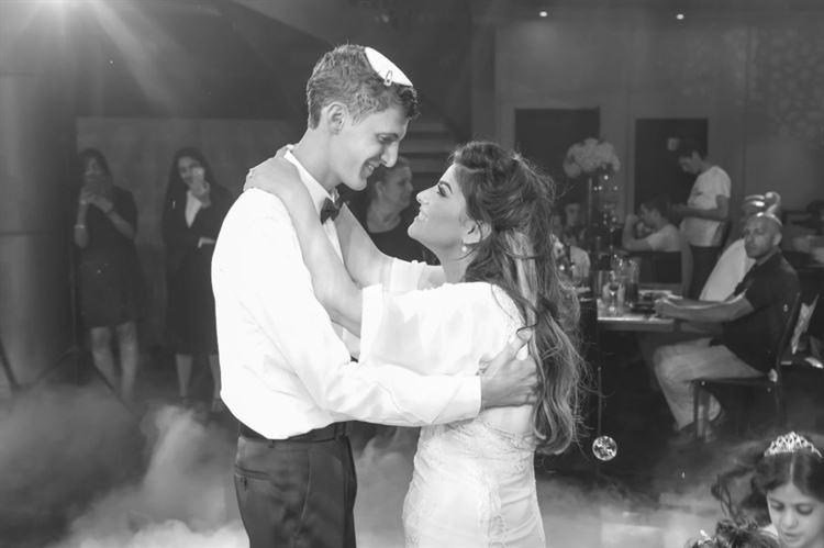 מי היה מאמין? עזרה לבחור מתלבט, והפכה לאשתו 19