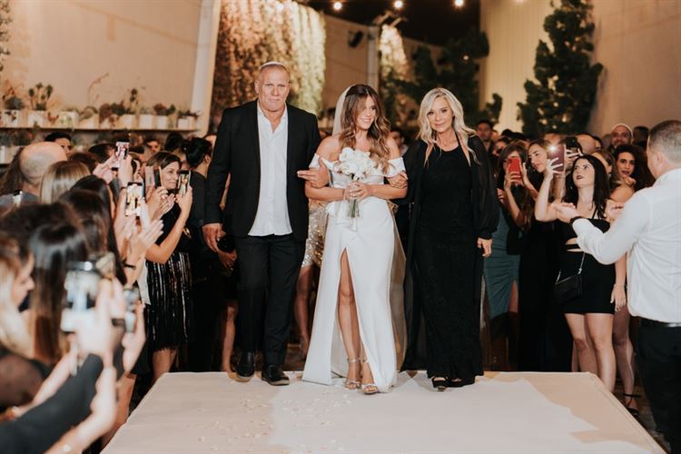 "עד בוקר החתונה שלנו לא ידענו אם היא תתקיים" 12