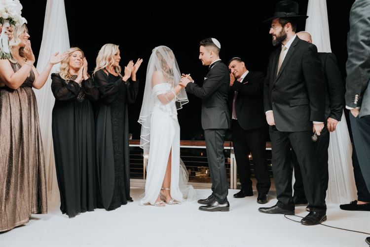 "עד בוקר החתונה שלנו לא ידענו אם היא תתקיים" 16