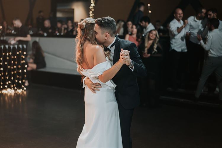 "עד בוקר החתונה שלנו לא ידענו אם היא תתקיים" 19