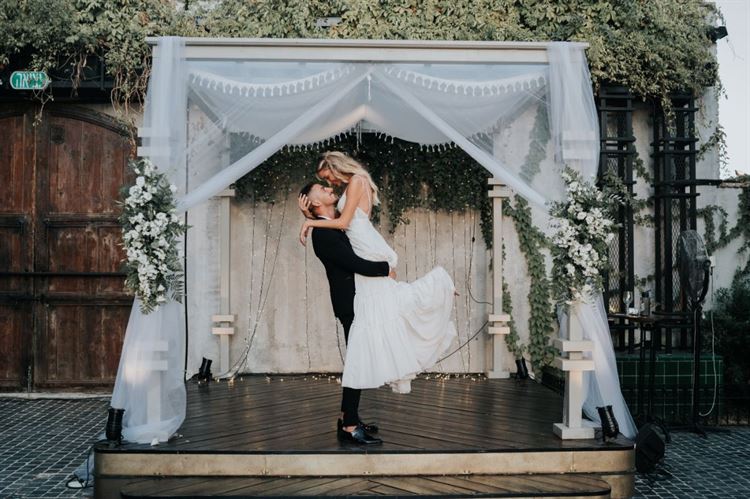 עצרו להצטלם בשדות של המושב, ואז קרה הדבר הבא 14