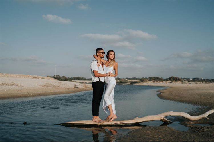 עצרו להצטלם בשדות של המושב, ואז קרה הדבר הבא 8