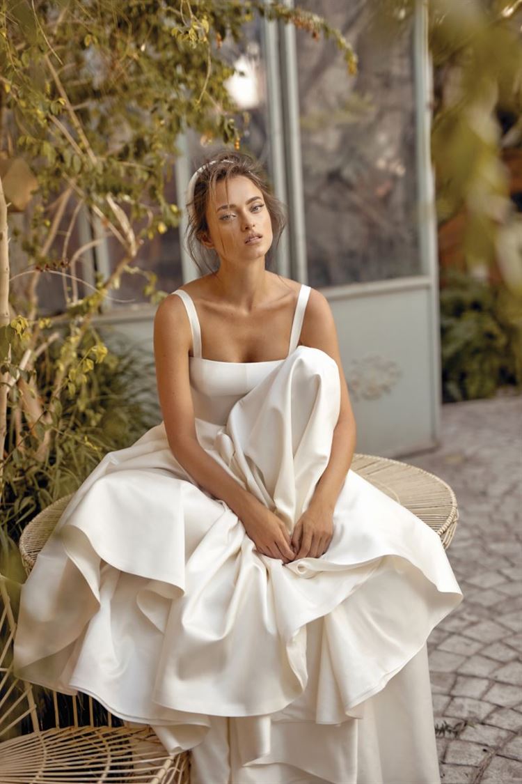 Its back: שמלות כלה חשופות גב 2