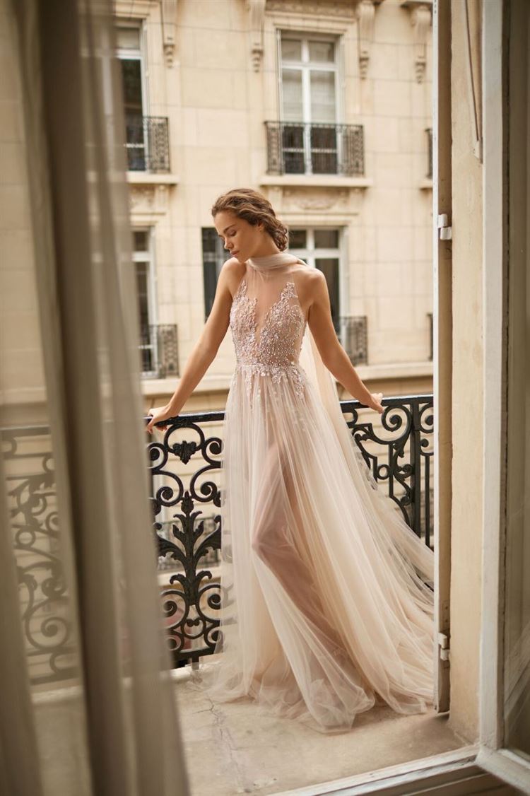 Its back: שמלות כלה חשופות גב 4