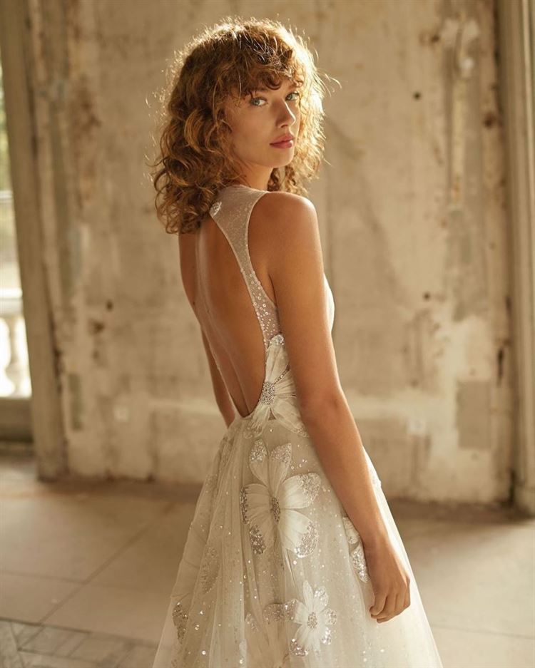 Its back: שמלות כלה חשופות גב 5