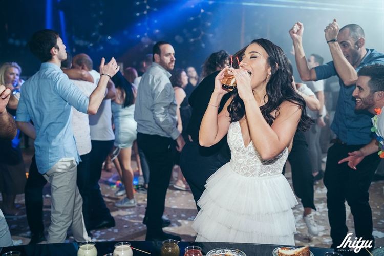 האלווין אקספרס: כשההכנות לחתונה הופכות למרוץ 24