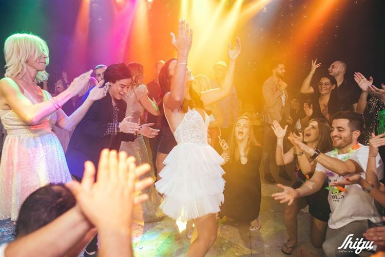 האלווין אקספרס: כשההכנות לחתונה הופכות למרוץ 25