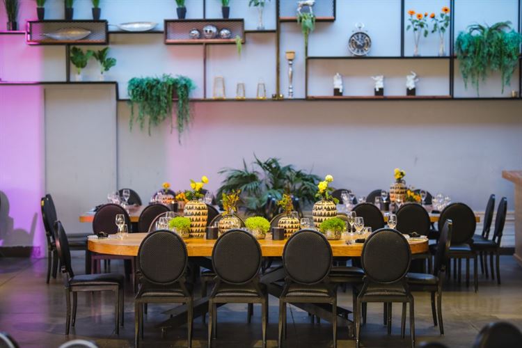 גלריית ברזל שחורה ושיקית (צילום: וואלה! מזל טוב)