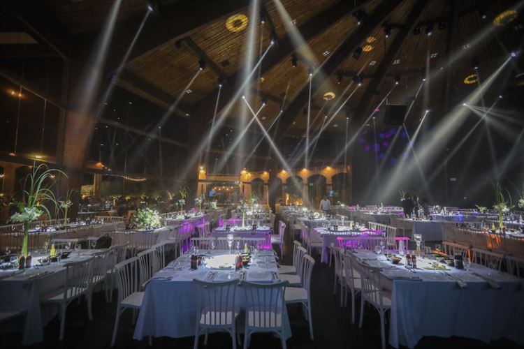 מבט אל האולם, יונו (צילום: וואלה! מזל טוב)