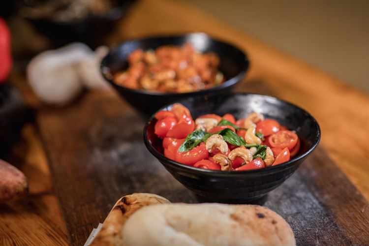 חווית הטעמים מתחילה כבר מהראשונות (צילום: וואלה! מזל טוב)