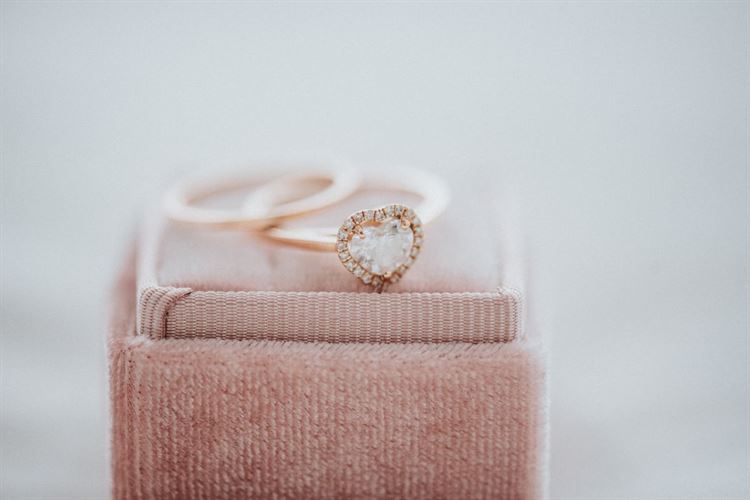 זה אפשרי: להכנס לבר תל-אביבי ולצאת עם זוגיות 8