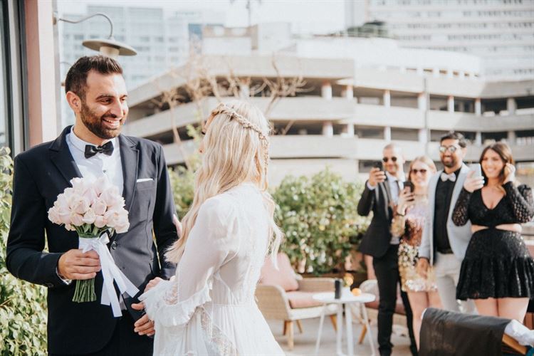 זה אפשרי: להכנס לבר תל-אביבי ולצאת עם זוגיות 11