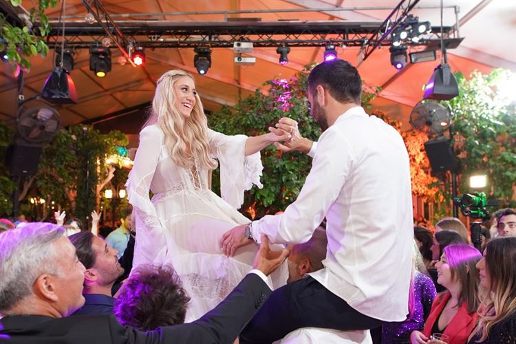 זה אפשרי: להכנס לבר תל-אביבי ולצאת עם זוגיות 24