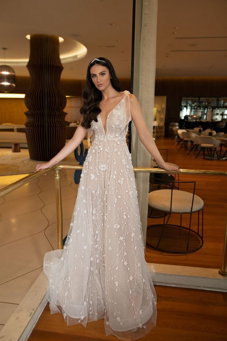 המעצבת שהתחילה בגיל 13, מציגה קולקציית כלות מפוארת 3