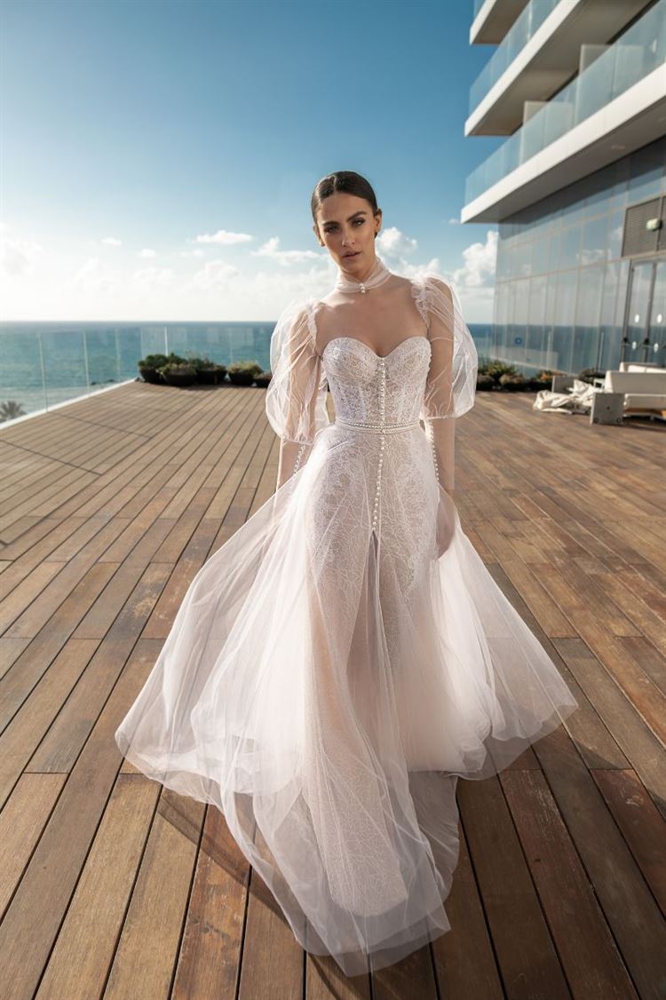 המעצבת שהתחילה בגיל 13, מציגה קולקציית כלות מפוארת 10