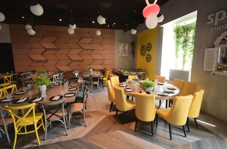 חלל אירועים שמשלב אורבניות עם הבזקי צבע מטריפים (צילום: יחצ)