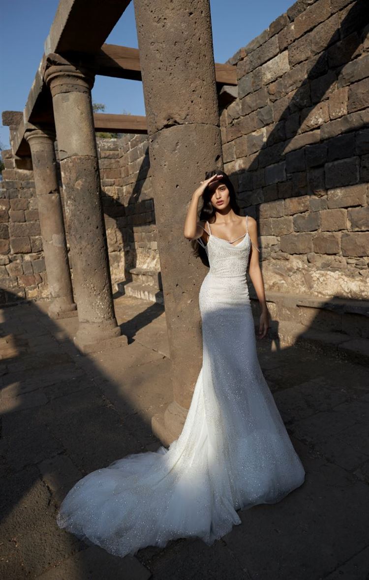 אחרי עידן הקורונה: ענבל דרור נולדת מחדש בקולקציה מרהיבה 10