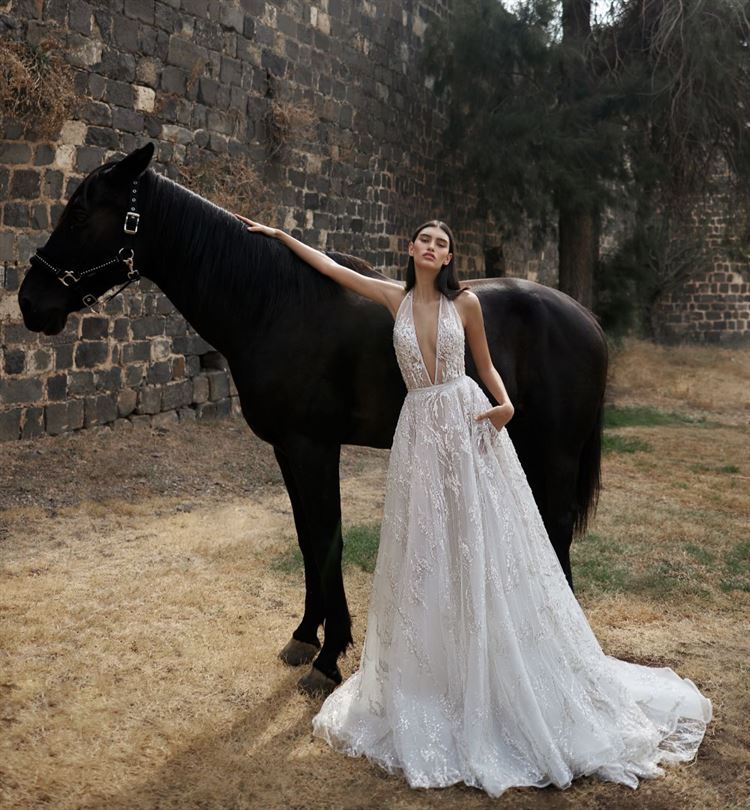אחרי עידן הקורונה: ענבל דרור נולדת מחדש בקולקציה מרהיבה 11