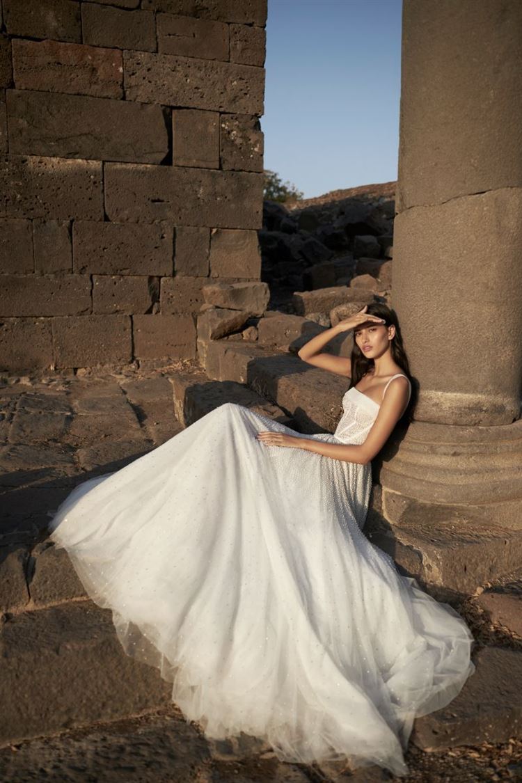 אחרי עידן הקורונה: ענבל דרור נולדת מחדש בקולקציה מרהיבה 13