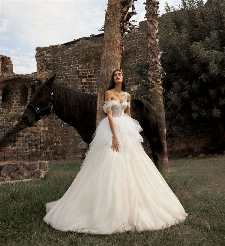 אחרי עידן הקורונה: ענבל דרור נולדת מחדש בקולקציה מרהיבה 16