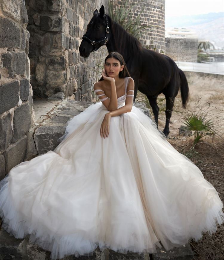 אחרי עידן הקורונה: ענבל דרור נולדת מחדש בקולקציה מרהיבה 18