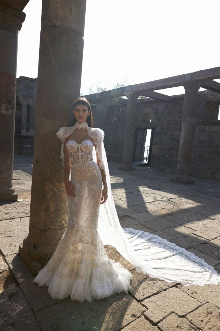 אחרי עידן הקורונה: ענבל דרור נולדת מחדש בקולקציה מרהיבה 23