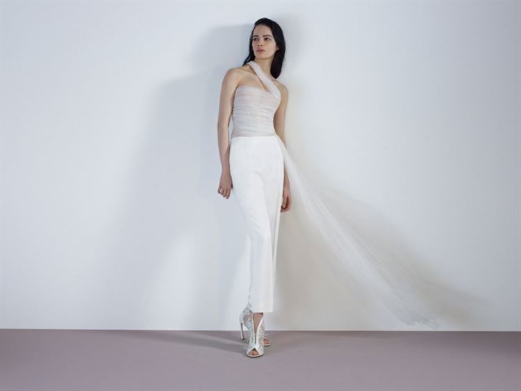 הלבן הזה עושה לך טוב: קטלוג כלות לאיט גירלס בלבד 7