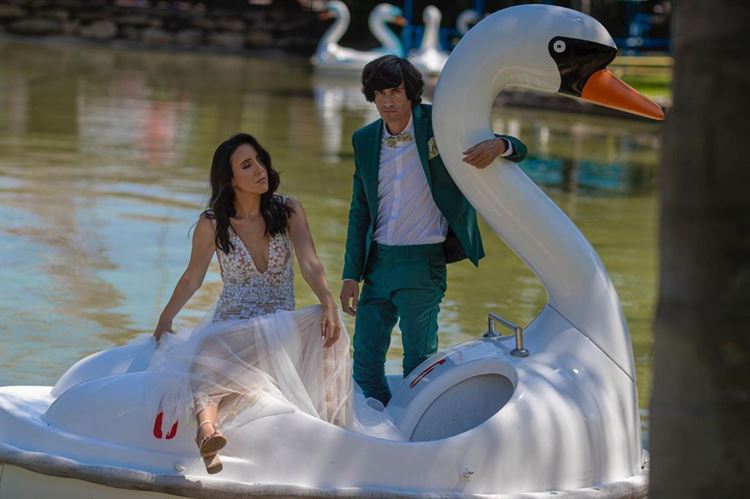 מתגלגלים מצחוק בדרך לחופה: מני ממטרה ופרלה דנוך התחתנו 5