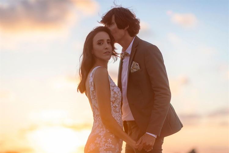 מתגלגלים מצחוק בדרך לחופה: מני ממטרה ופרלה דנוך התחתנו 6