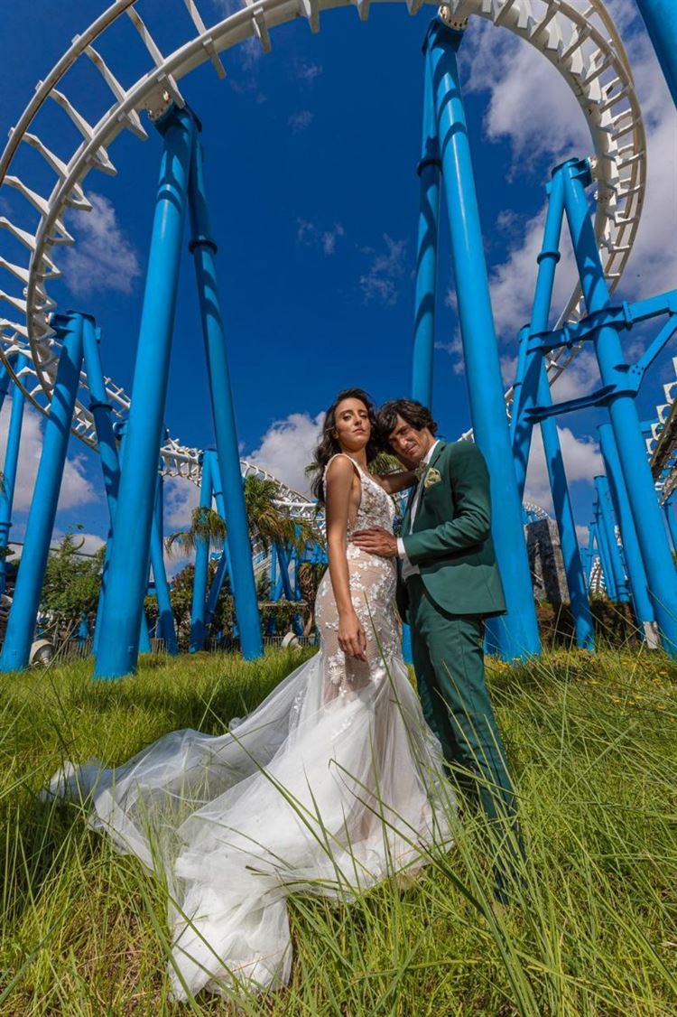 מתגלגלים מצחוק בדרך לחופה: מני ממטרה ופרלה דנוך התחתנו 2