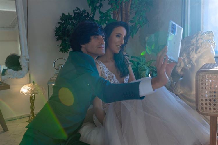 מתגלגלים מצחוק בדרך לחופה: מני ממטרה ופרלה דנוך התחתנו 12