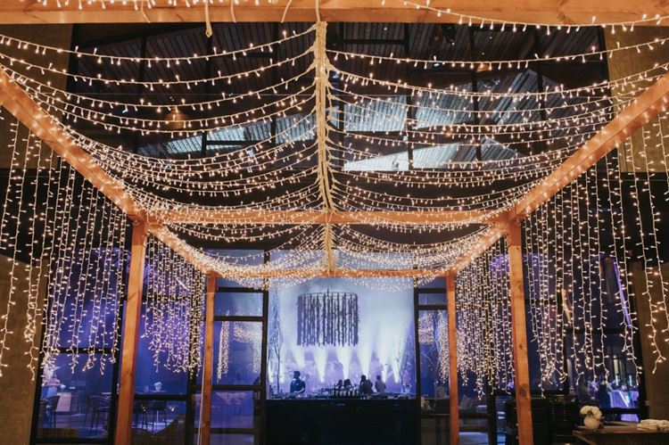 מואר וקסום, עיצוב החתונה של רוסלנה רודינה (צילום: עידן חסון)