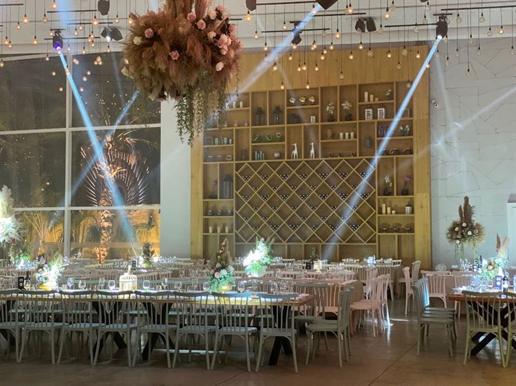 כל העולם במה: חתונה של כוכבי התיאטרון ב"נסיה" 8