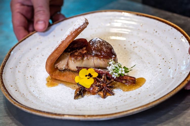 כולם עומדים ללקק את האצבעות (צילום: יחצ)