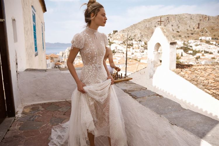 לראות כדי להאמין: קולקציית הכלות ההורסת שעוצבה בהשראת המים 2