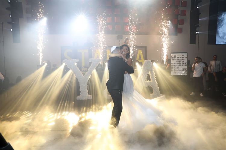 החתונה של יובל אילוק ואבירן עטיה&nbsp; (צילום: גל הפקות)