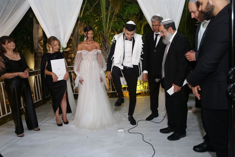 החתונה של יובל אילוק ואבירן עטיה&nbsp;(צילום: גל הפקות)