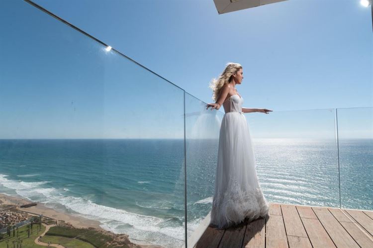 השמלה החלומית מבית היוצר של ענבל דרור (צילום: אלעד סאסי)