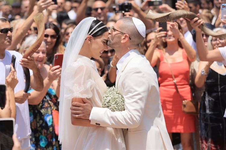 מדהימה בצניעותה, רתם רבי ביום כלולותיה (צילום: שרון רביבו)