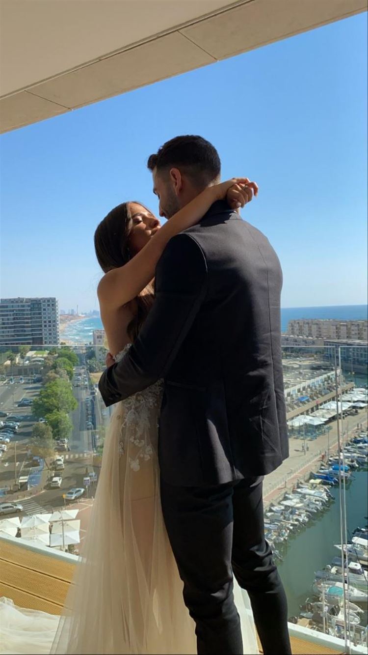 ''היא עיצבה לי את שמלת חלומותי'', יובל על המעצבת ליז מרטינז (יוסי פנסו)