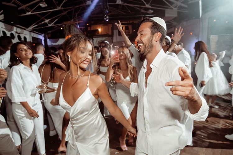 אבודים בדובאי: הצצה לחתונה המהממת של אנה וג'והן 19