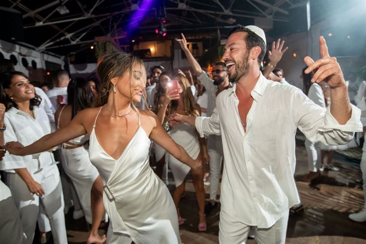 אבודים בדובאי: הצצה לחתונה המהממת של אנה וג'והן 17