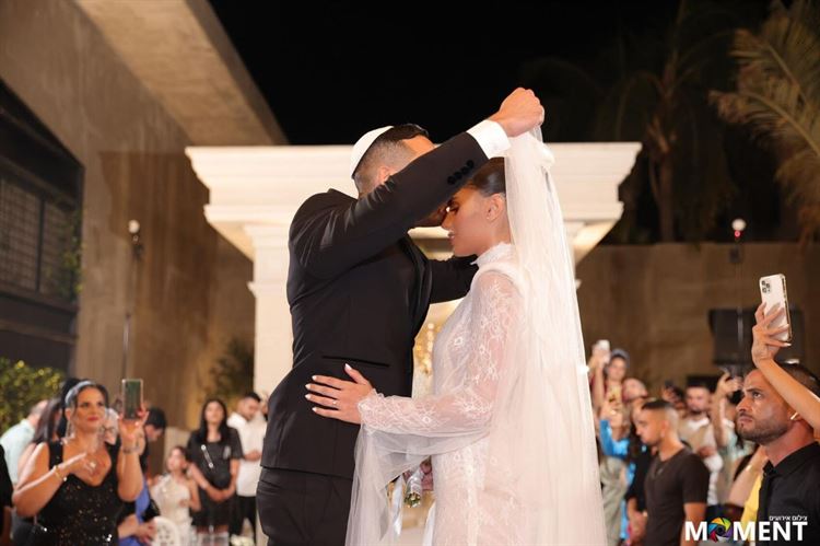 לינוי תפרה לעצמה שלוש שמלות כלה, והתוצאה מהפנטת 16