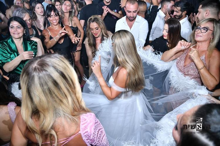פסגת השיק: אי אפשר להתעלם משמלת הכלה הזו 13