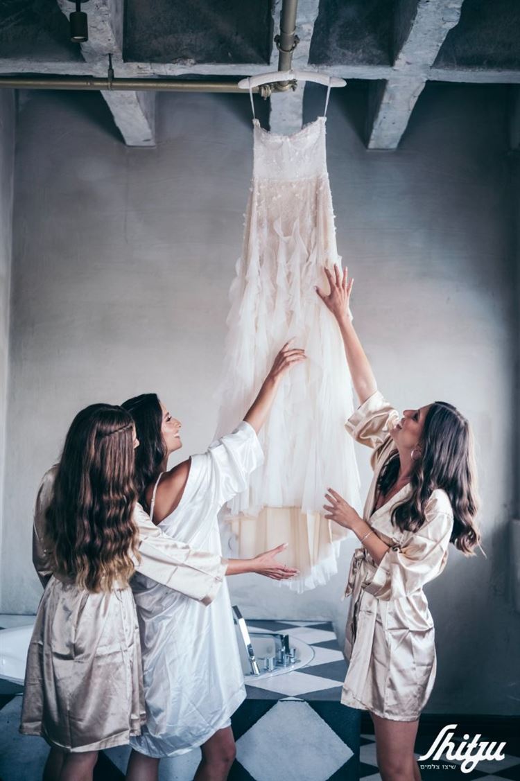 בשלבי התארגנות לחתונה (צילום: שיצו)