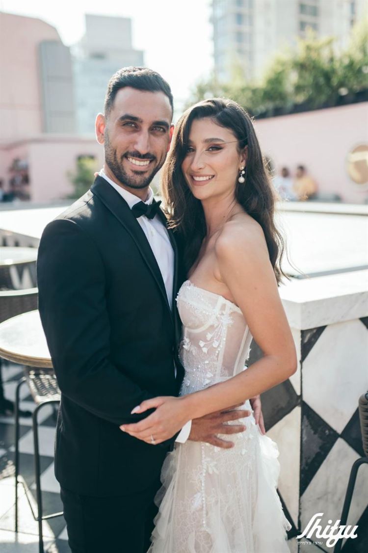 יובל בקר וגבי גבריאלי ביום חתונתם (צילום: שיצו)