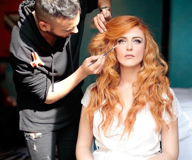 המחזיק בשרביט: יום בחייו של כוכב הביוטי הישראלי 11