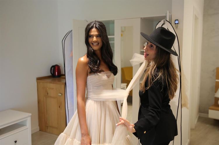 מאי מתארגנת לחתונה (צילום: גל הפקות)